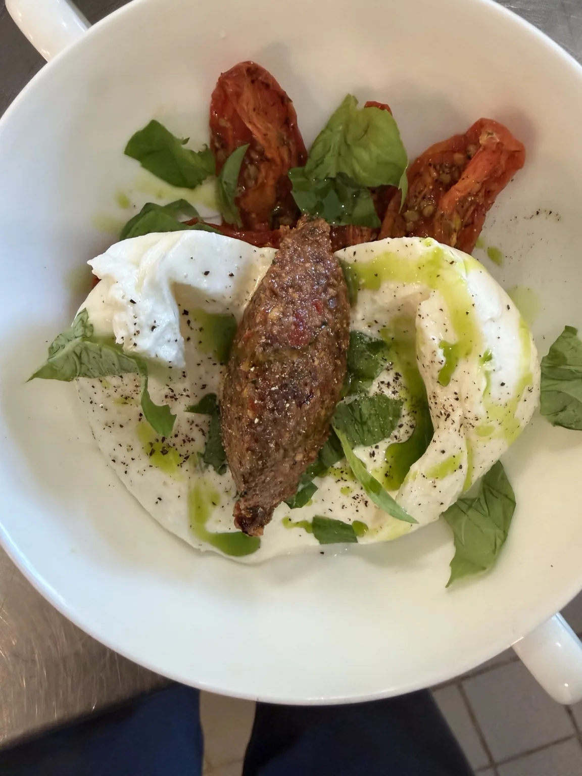 Burrata with tomatoes and basil